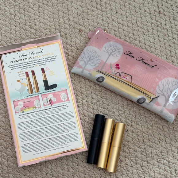Too Faced Park Avenue Kisses Lipstick Trio and bag rare new - Picture 2 of 2